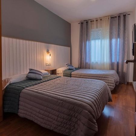 Hostal Julio Cesar La Virgen del Camino Bagian luar foto