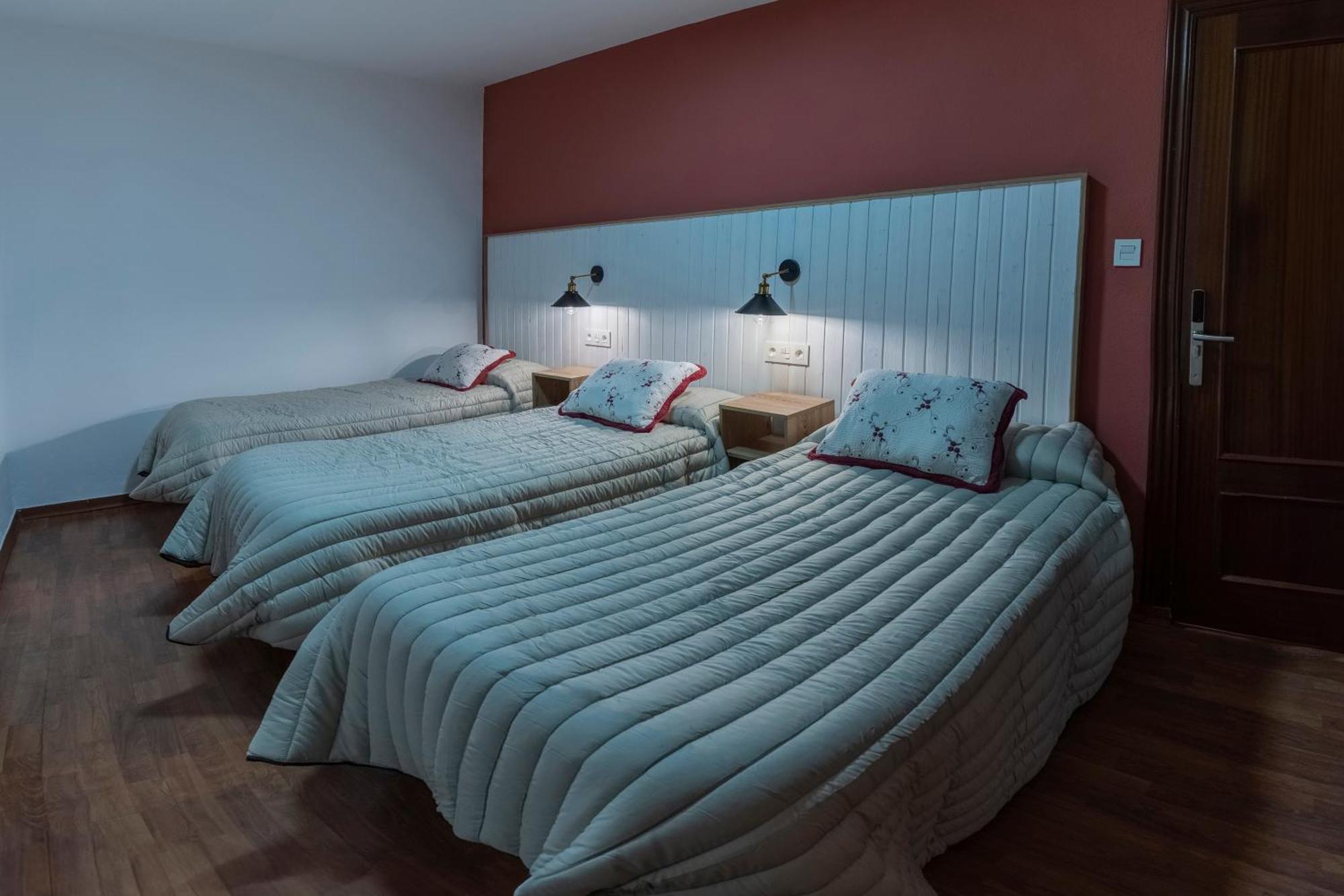 Hostal Julio Cesar La Virgen del Camino Bagian luar foto