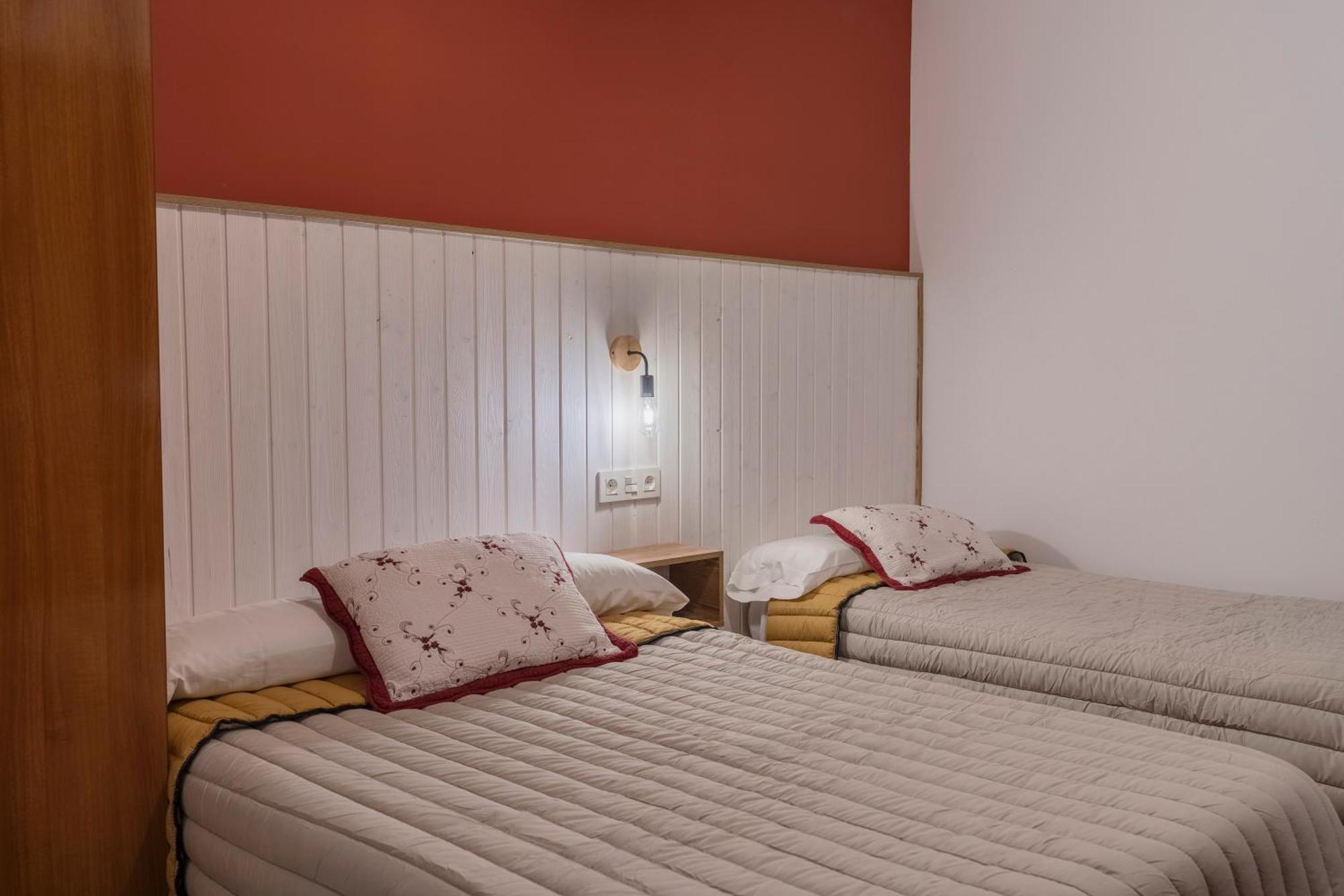 Hostal Julio Cesar La Virgen del Camino Bagian luar foto