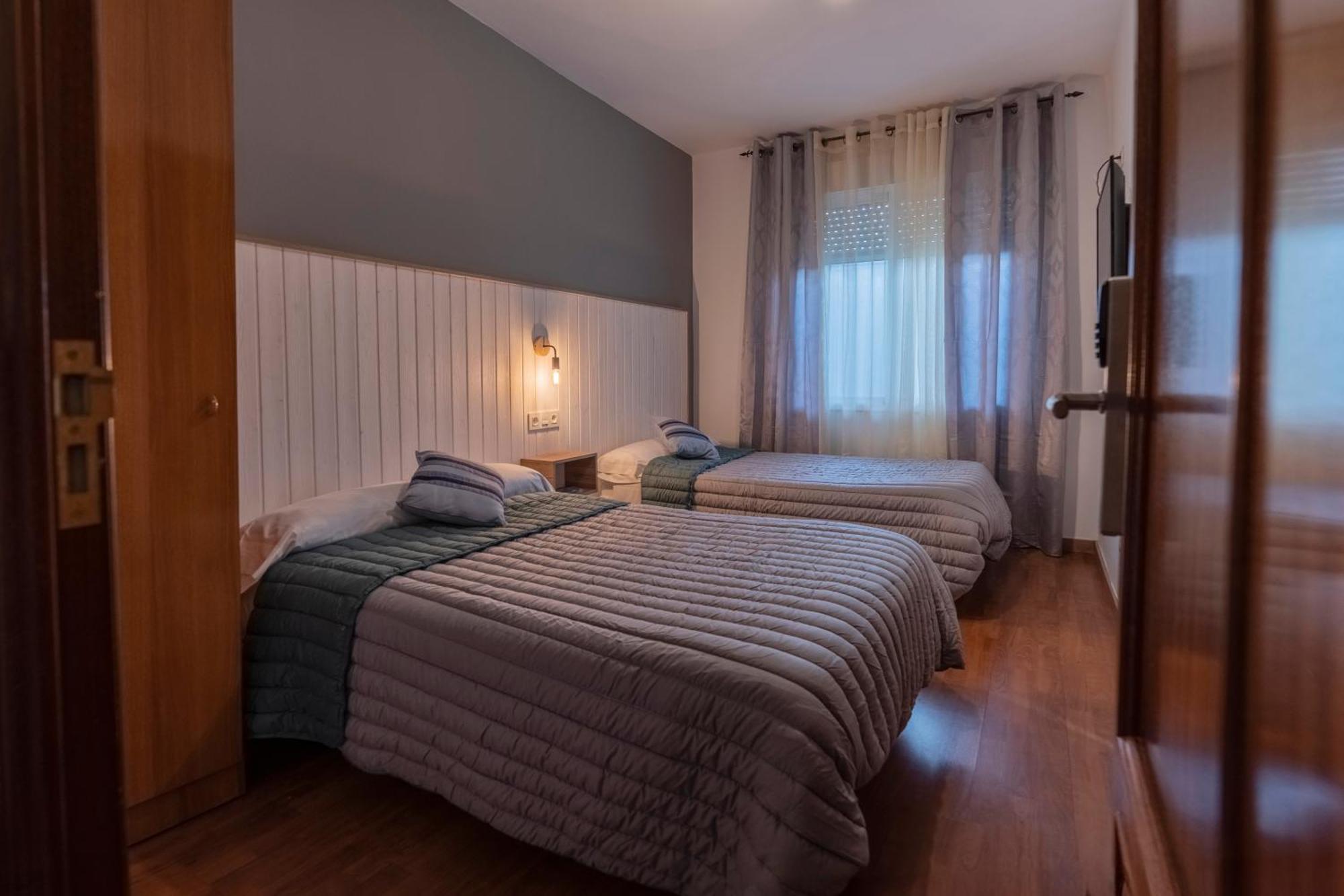 Hostal Julio Cesar La Virgen del Camino Bagian luar foto